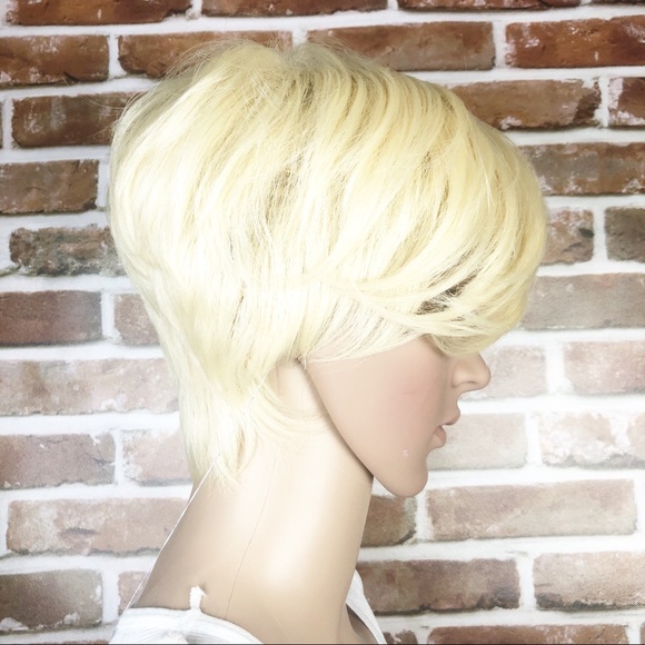 Synthetic Short Trendy Blonde Women’s Wig - Picture 4 of 8